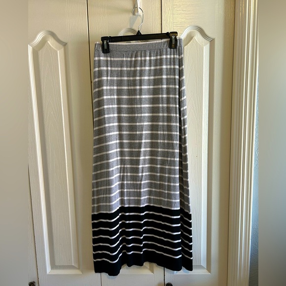 Vince Camuto Dresses & Skirts - Vince Camuto Gray, Black & White Striped Maxi Skirt